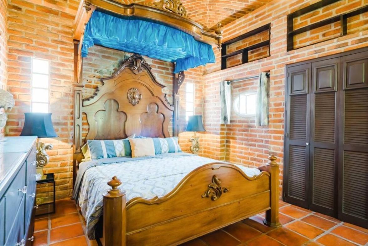 Enjoy Ac In The Queen'S Suite At Inn Ахихик Экстерьер фото